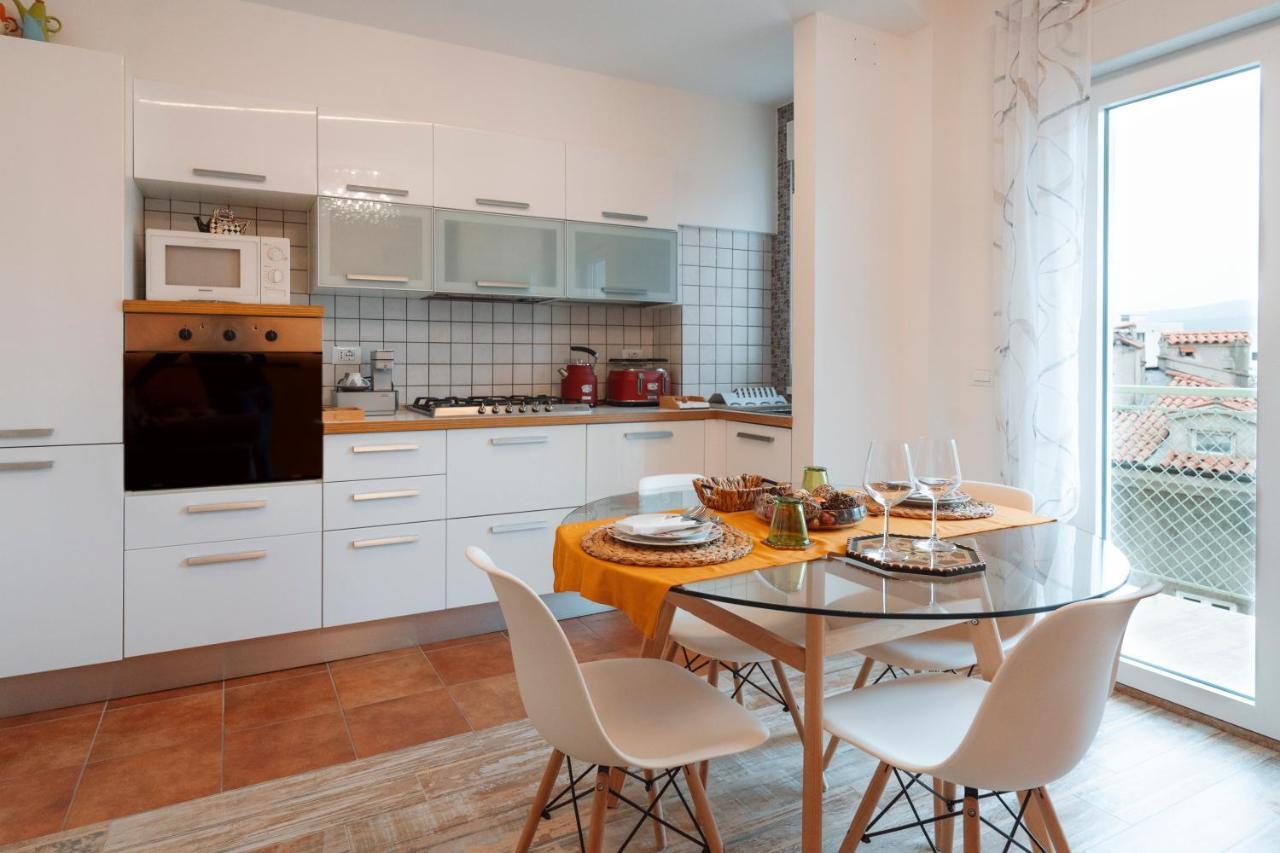 San Giusto Elegante Bilocale Con Balcone E Vista Apartment Trieste Exterior photo
