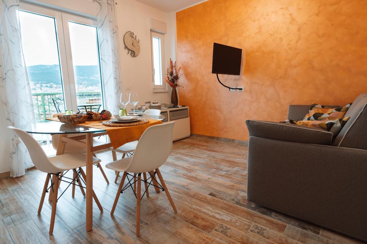 San Giusto Elegante Bilocale Con Balcone E Vista Apartment Trieste Exterior photo