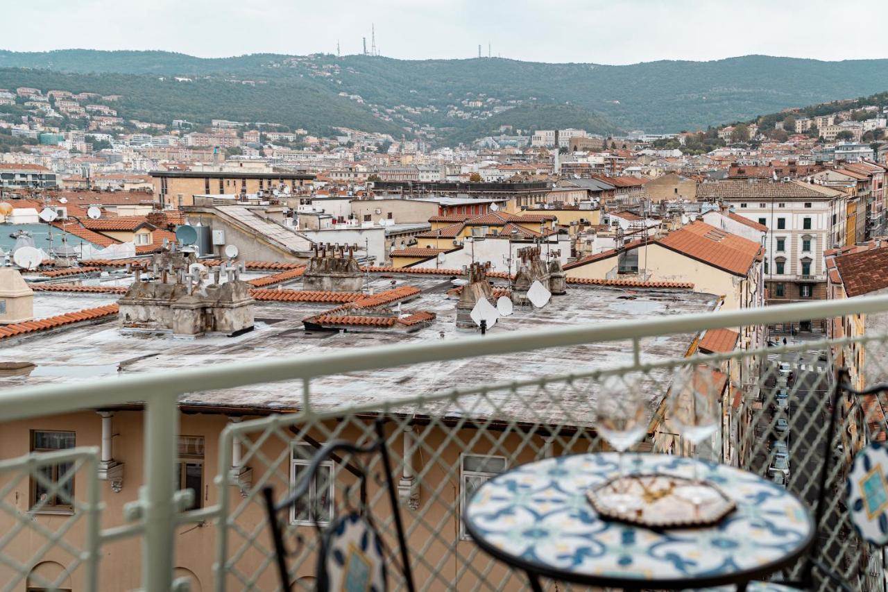 San Giusto Elegante Bilocale Con Balcone E Vista Apartment Trieste Exterior photo