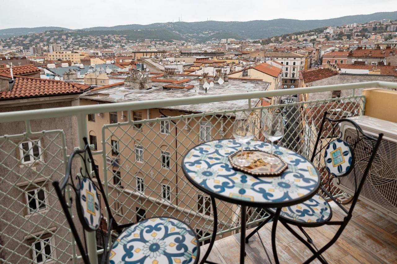 San Giusto Elegante Bilocale Con Balcone E Vista Apartment Trieste Exterior photo
